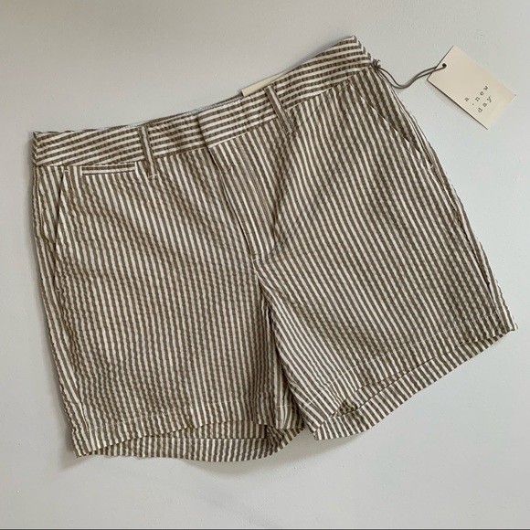 A New Day Size 4 Preppy Tan/Brown Seersucker Chino Shorts NWT - Picture 2 of 15